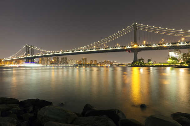 Manhattan Bridge 's nachts, New York City, Verenigde Staten. - Foto, afbeelding