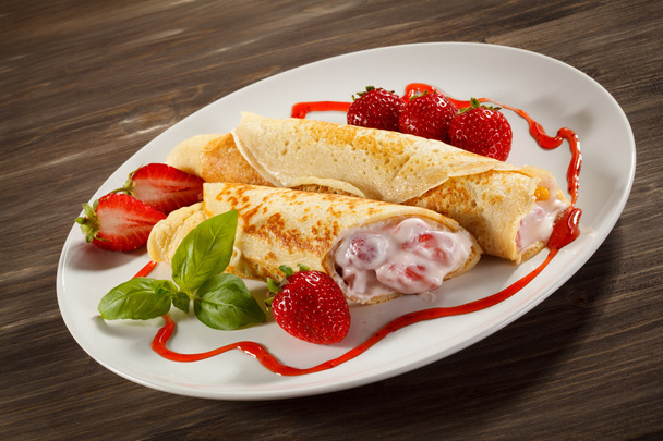 Pancakes with cream and strawberry - Fotografie, Obrázek