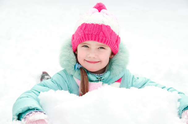 Portrait of smiling little girl in winter day - Photo, Image
