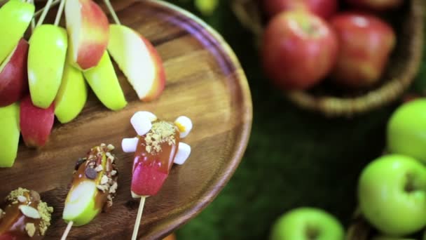新鮮なキャラメルりんごのスライス - 映像、動画