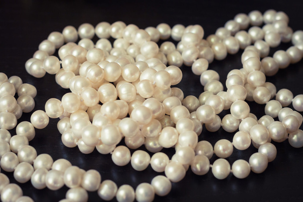 Collier perles blanches
 - Photo, image