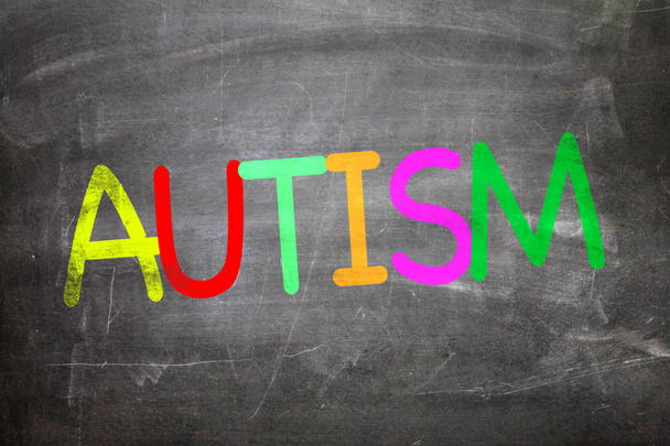 Autisme geschreven op een schoolbord - Foto, afbeelding