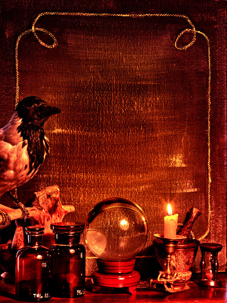 Halloween bola de cristal y cuervo
 - Foto, imagen