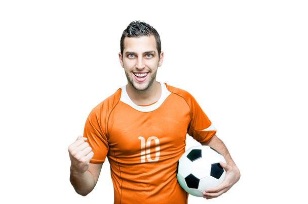 Fútbol fan celebra con camiseta naranja
 - Foto, imagen