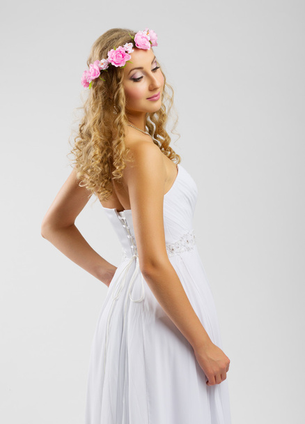Young woman in wedding dress - Fotografie, Obrázek