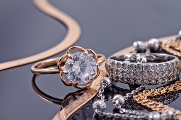 Золотые, серебряные кольца и цепи
 - Фото, изображение