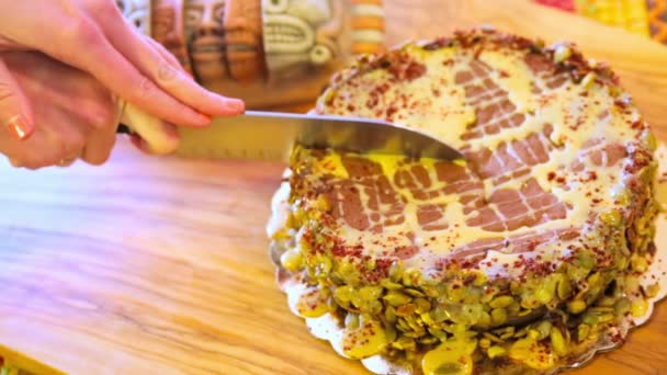 Γκουρμέ Μάγια μπαχαρικό torte κομμένο σε φέτες - Πλάνα, βίντεο