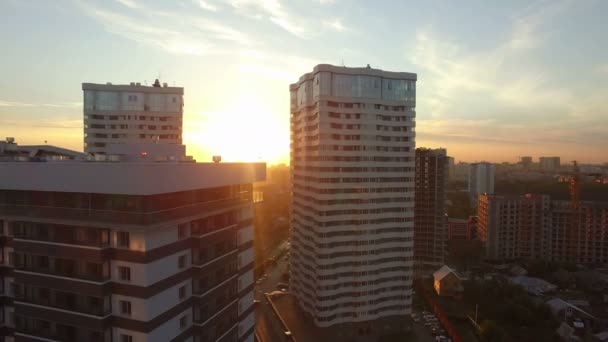 Zachód słońca w mieście - Materiał filmowy, wideo
