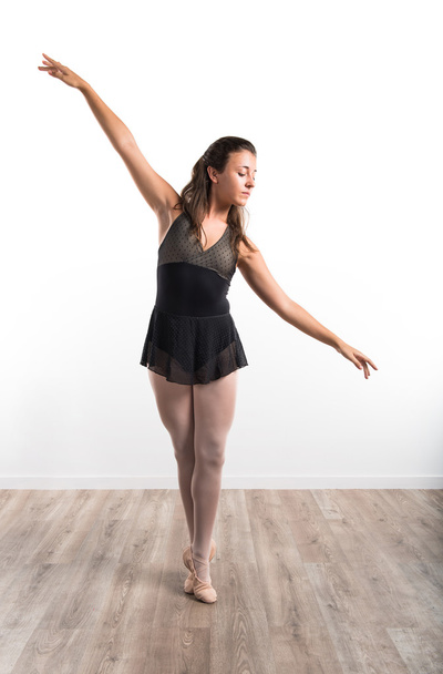 Beautiful girl ballet dancer in studio - Фото, зображення