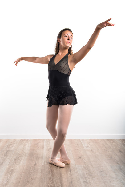 Bailarina en estudio
 - Foto, Imagen