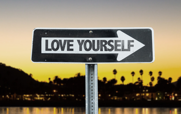 Αγαπάς τον εαυτό σου σημάδι κατεύθυνσης - Φωτογραφία, εικόνα