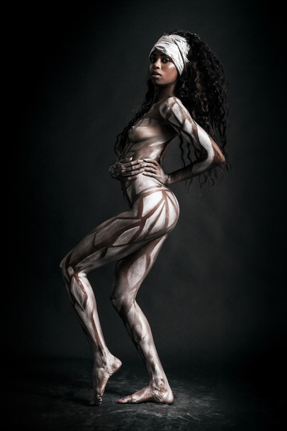 Sensual african woman body painted with polygons - Foto, afbeelding