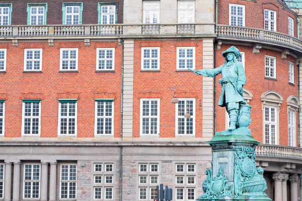 Estatua del almirante Niels Juel en Copenhague
 - Foto, Imagen