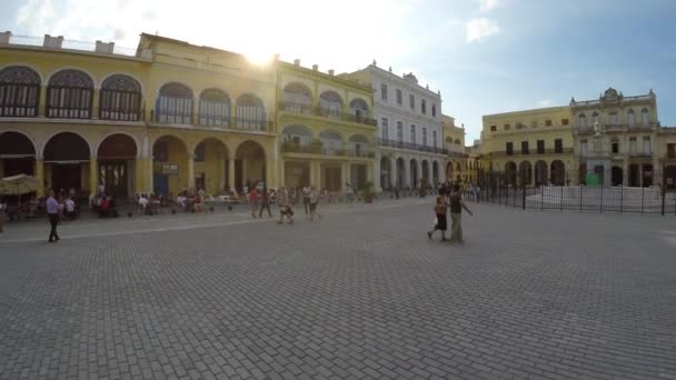 Panoramiczny widok na Plaza Vieja - Materiał filmowy, wideo