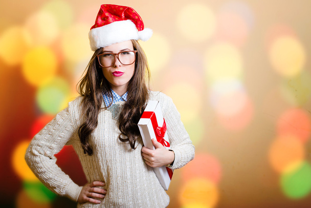 woman in Santa hat with gift box - Zdjęcie, obraz