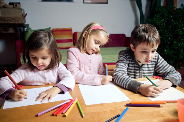 kinderen tekenen - Foto, afbeelding