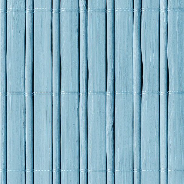 漂白し、淡いパウダー ブルー グランジ テクスチャ サンプルを染色した竹マット - 写真・画像
