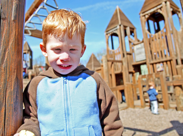 Мальчик на детской площадке
 - Фото, изображение