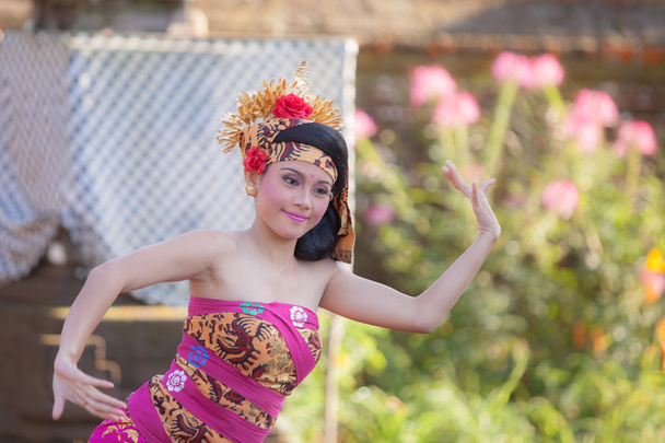 BALI - June 27 2015 : girl performing traditional Indonesian dan - Fotografie, Obrázek