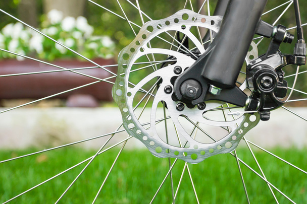 Детали тормоза металлического диска на горном велосипеде
 - Фото, изображение