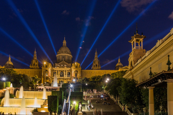 バルセロナの夜、2015 年 8 月. - 写真・画像