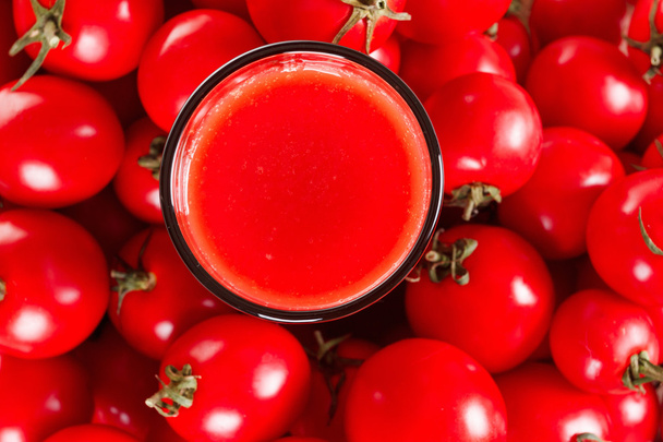 Tomato juice  isolated on white background - Foto, afbeelding