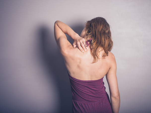 Young woman with neck pain - Zdjęcie, obraz