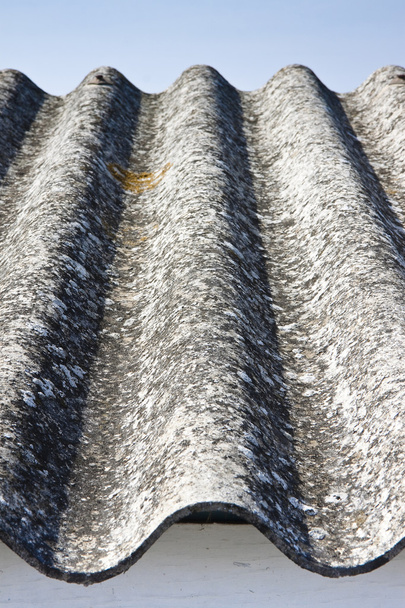 niebezpieczne azbest na dachu - Zdjęcie, obraz