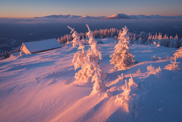 Winter dawn in the mountain village - Photo, Image