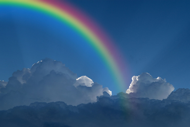 błękitne niebo z rainbow - Zdjęcie, obraz