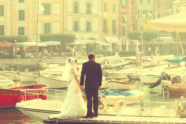 Bride and groom near port with cityscape - Фото, изображение