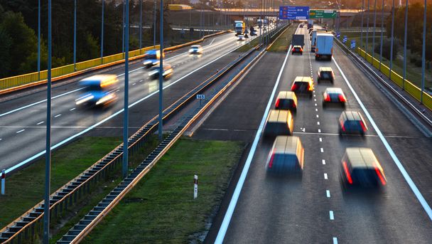 ポーランドで 4 車線アクセス管理された高速道路 - 写真・画像
