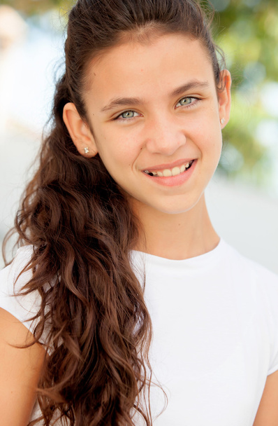 κοπέλα με μπλε μάτια χαμογελώντας - Φωτογραφία, εικόνα