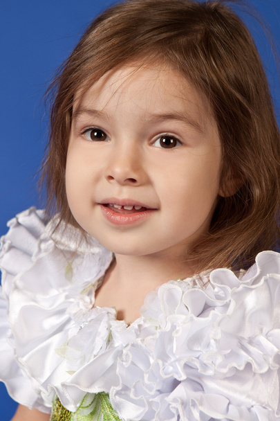 Closeup portrait of cute little girls dressed in white - Φωτογραφία, εικόνα