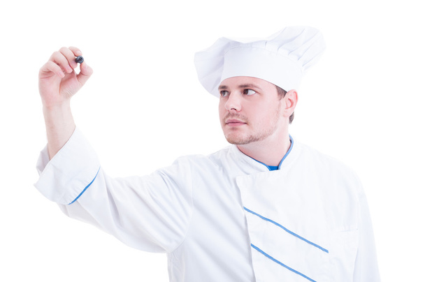 Chef o cocinero escribiendo con pluma en pantalla transparente
 - Foto, imagen