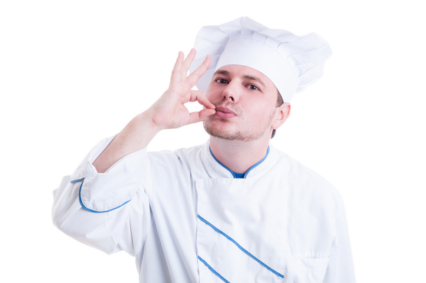 Chef ou cuisinier faisant un geste savoureux en embrassant les doigts
 - Photo, image