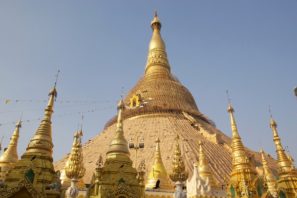 ミャンマー、ヤンゴンのシュウェダゴン・パゴダ - 写真・画像