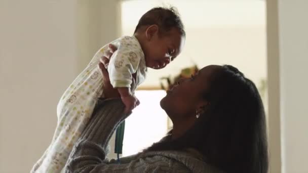 Woman holding baby boy - Materiał filmowy, wideo