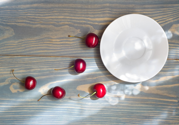 Cherries on a table - Foto, Bild