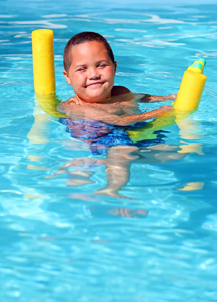 Junge im Pool - Foto, Bild
