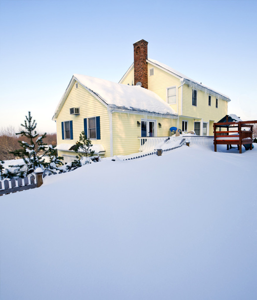 χιονισμένο σπίτι - Φωτογραφία, εικόνα