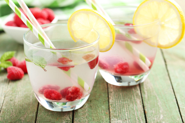 Raspberries and juice in glass - Fotoğraf, Görsel