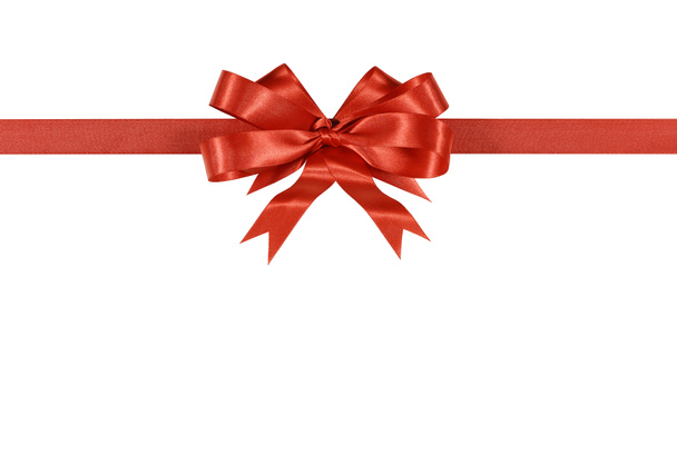 Piros ajándék szalag és elszigetelt fehér background vízszintes íj - Fotó, kép