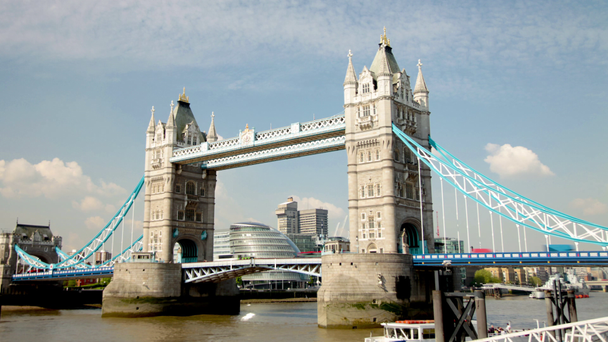 Forgalom a Tower hídon - Felvétel, videó