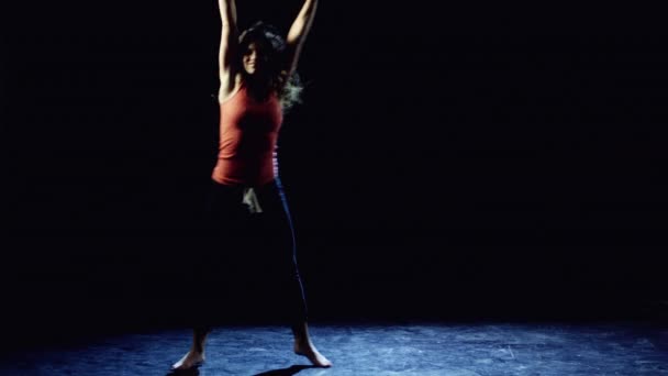 Young woman dancing - Video