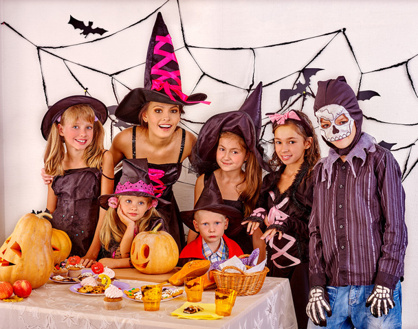 Fête d'Halloween avec enfants
. - Photo, image