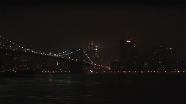 Az éjszakai világító Brooklyn-híd - Felvétel, videó