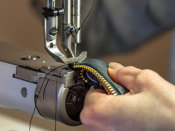 Máquina de coser de cuero
 - Foto, Imagen