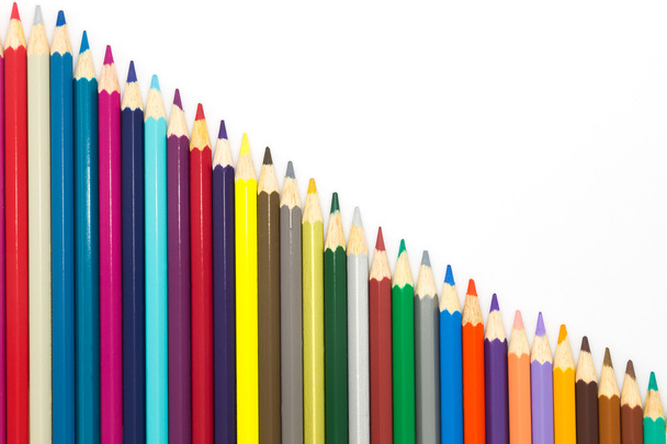 dřevěné barevné tužky na bílém pozadí - Fotografie, Obrázek