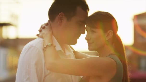 Casal beijando na rua
 - Filmagem, Vídeo